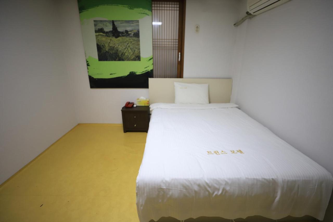 Twins Hotel Jeju Exterior photo