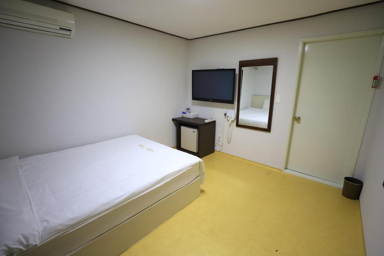 Twins Hotel Jeju Exterior photo